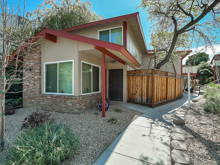 1571 W El Camino #71 — Photo 1