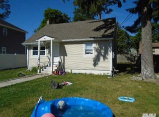 40 N 15th St, Wheatley Heights, NY 11798