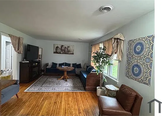 1439 Crawford Ave — Photo 15