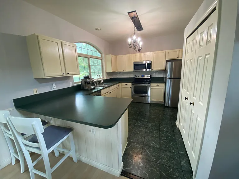 5628 Versailles Ave — Photo 12