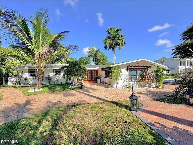 2702 McGregor Blvd — Photo 3