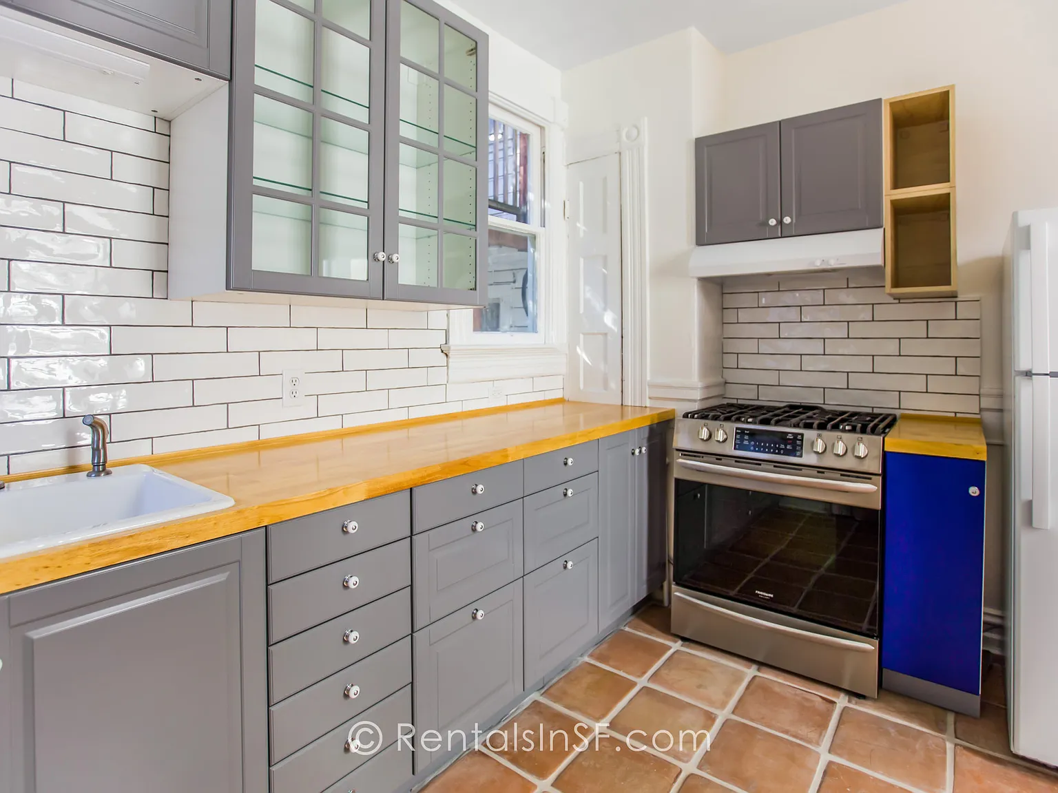 3 bed, 1.0 bath, 1200 sqft, $6,100 — Photo 2