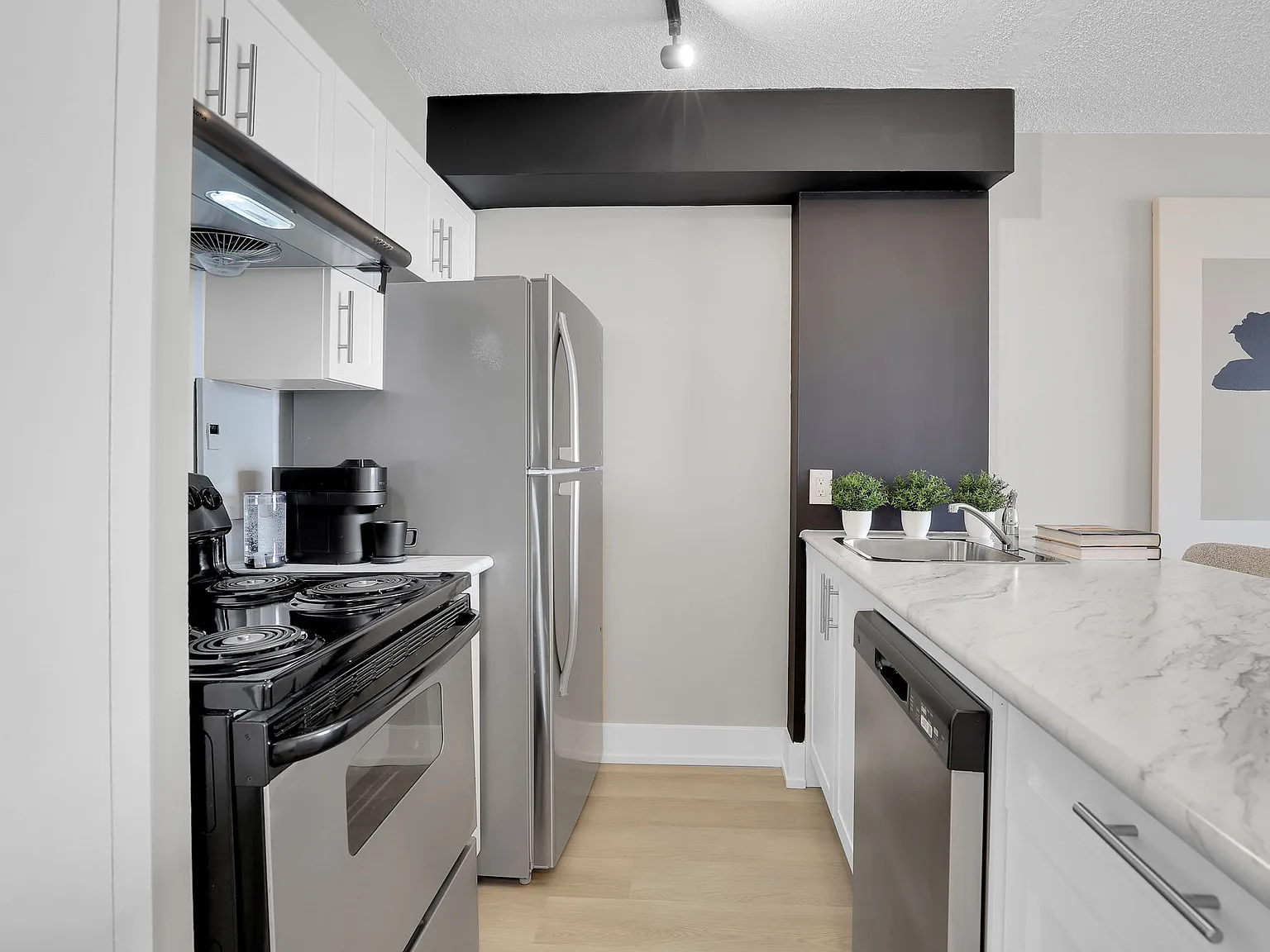 Aspen Tower Apartments — Photo 1