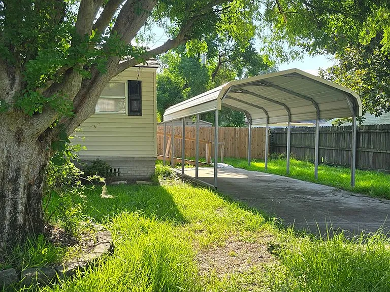 304 Turnberry St — Photo 3