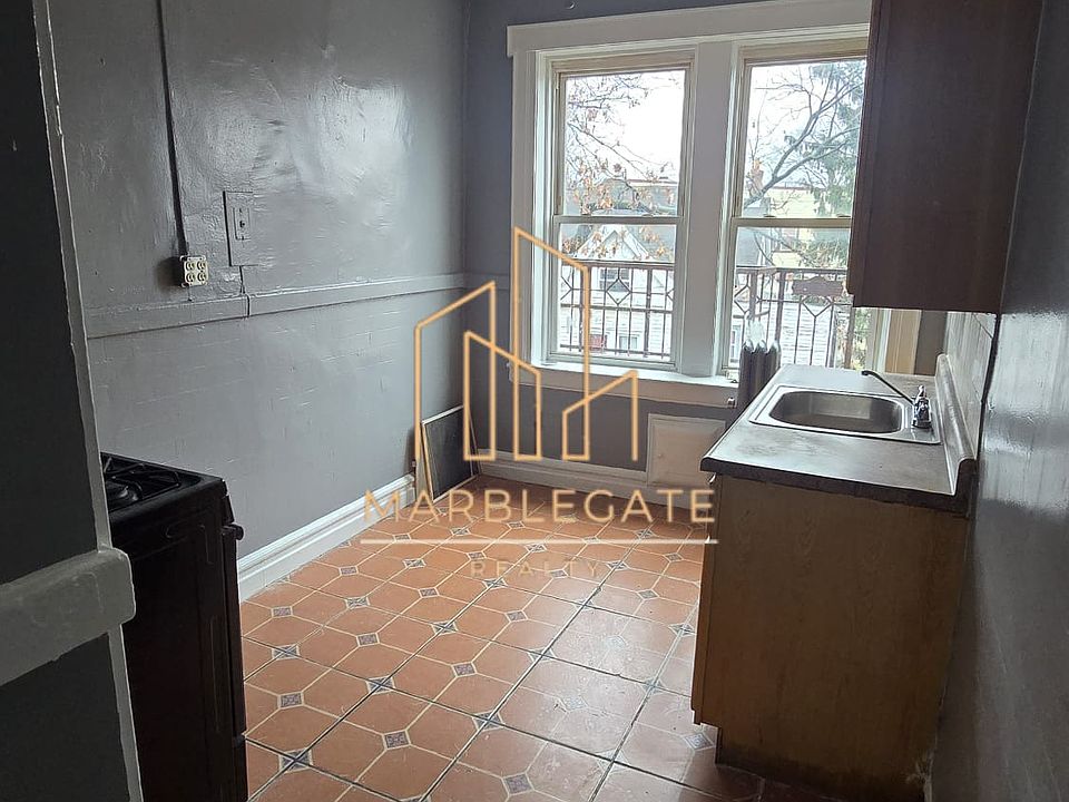 1st image of 39-41 Fabyan Pl #111A