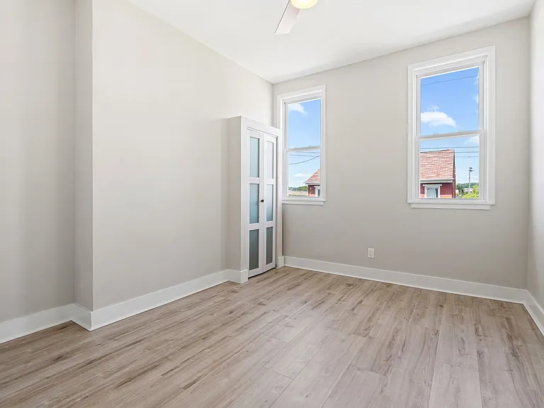 343 Ella St — Photo 19