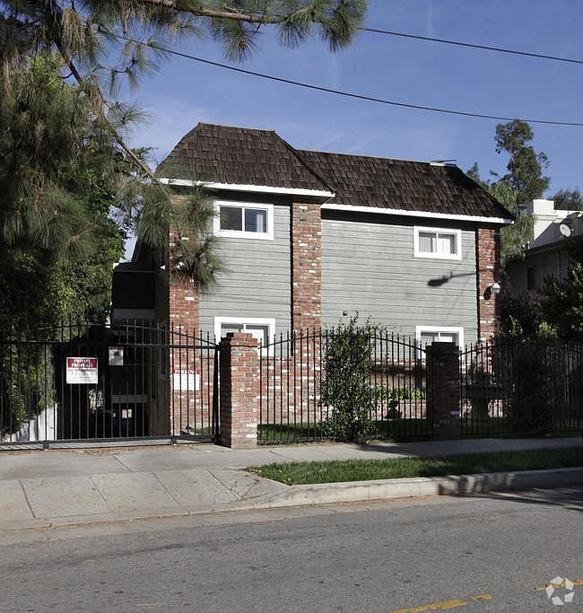 1st image of 4248 Arch Dr APT 6