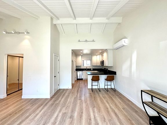 4th image of 535 S Zeyn St #1