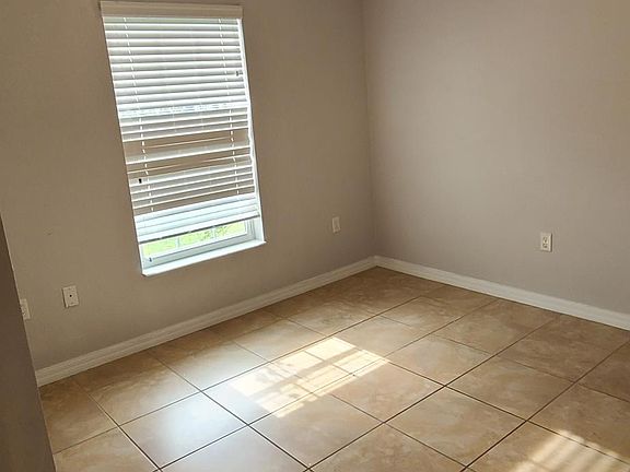 3rd image of 3 Uniondale Pl