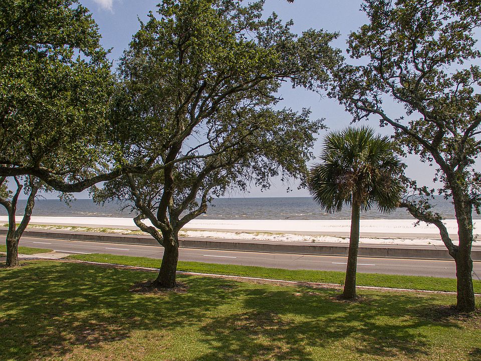 1st image of 424 E Beach Blvd