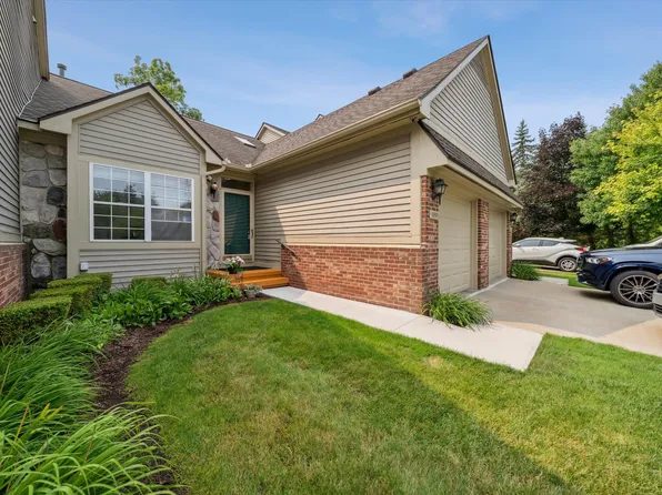 41995 Arrowhead Dr, Novi, MI 48377