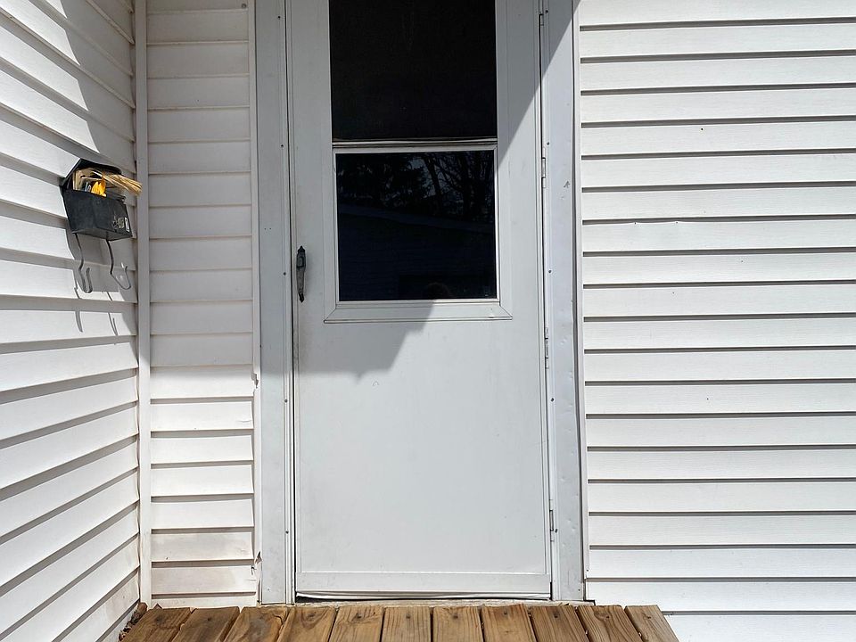 1st image of 135 8th St SW APT 2