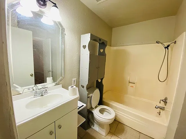 7135 Glen Terrace, Unit 3 — Photo 4