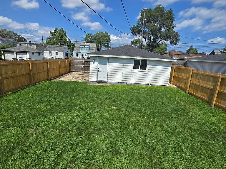 2715 162nd Pl — Photo 7