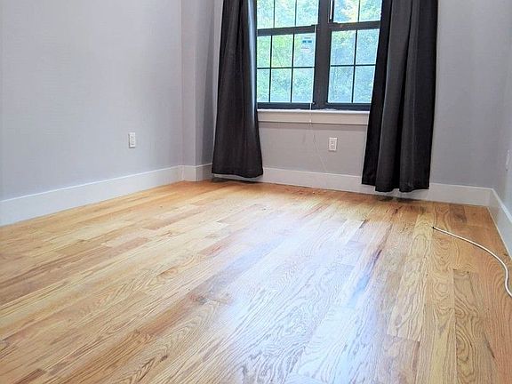 2nd image of 582 Bainbridge St #2R