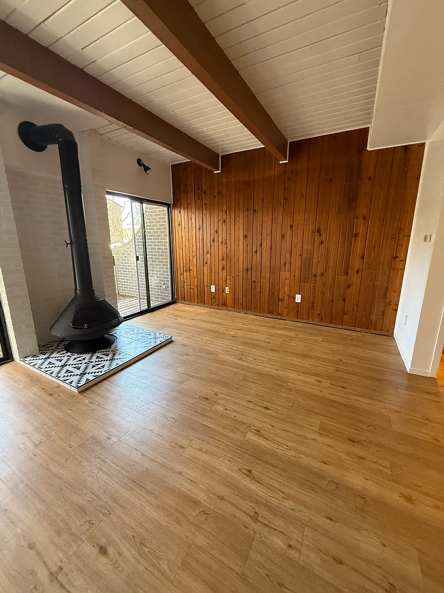 Building Photo - 1900 Canyon Blvd #205