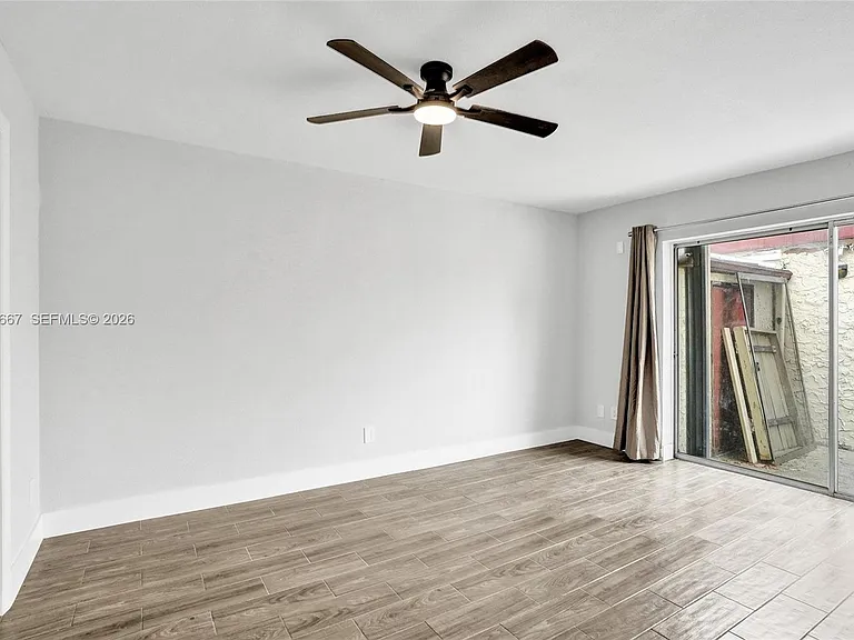 9540 NW 65th St #D8 — Photo 17