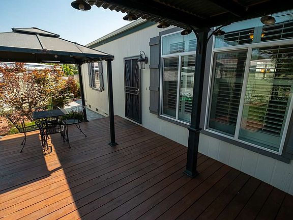 5th image of 239 Jamaica Cir