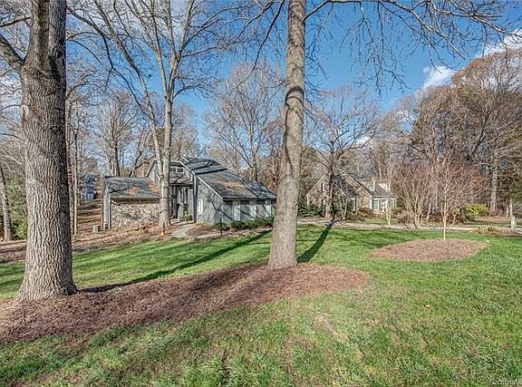 3rd image of 5025 Kentwood Dr