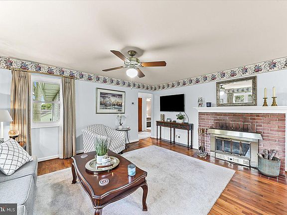 4th image of 3802 Eunice Ave