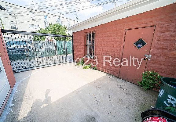 5th image of 2111 23rd St #1