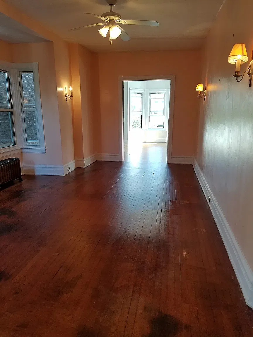5 bed, 2880 sqft, $2,700 — Photo 1
