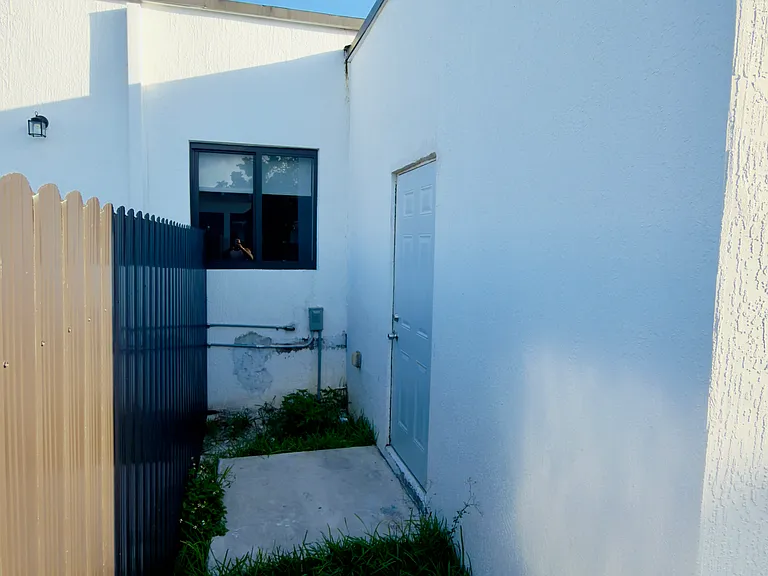 10925 SW 218th Ter — Photo 10