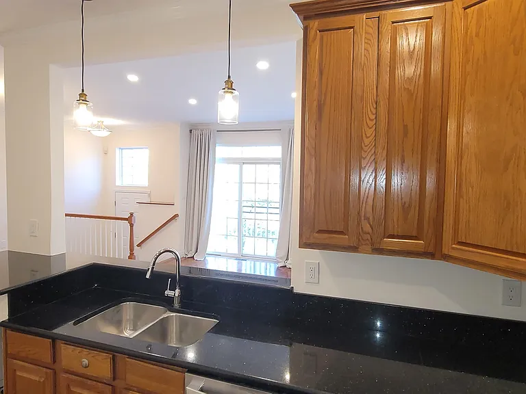 9 McMartin Ct — Photo 3