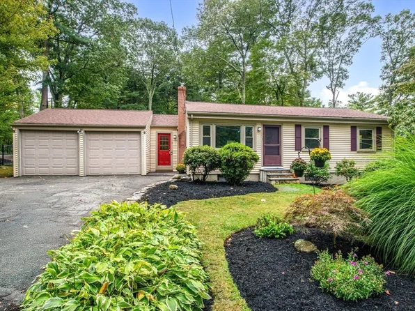 3 Berry St, Plainville, MA 02762