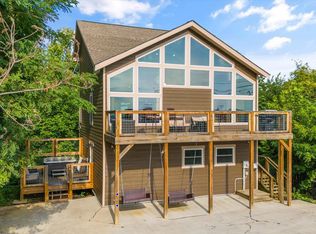 622 Wiley Oakley Dr, Gatlinburg, TN 37738
