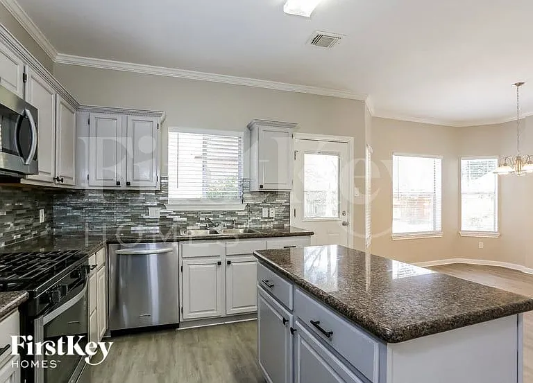 5711 Parryville Dr — Photo 9