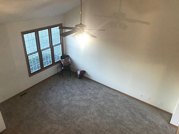 3rd image of 504 Willow Glen Dr