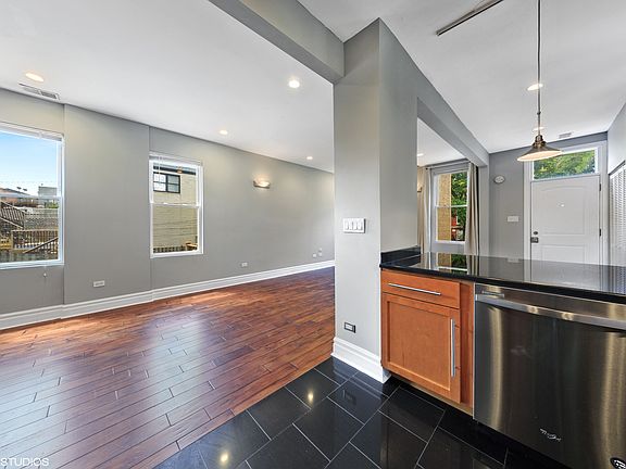 5th image of 2035 N Winchester Ave #1F