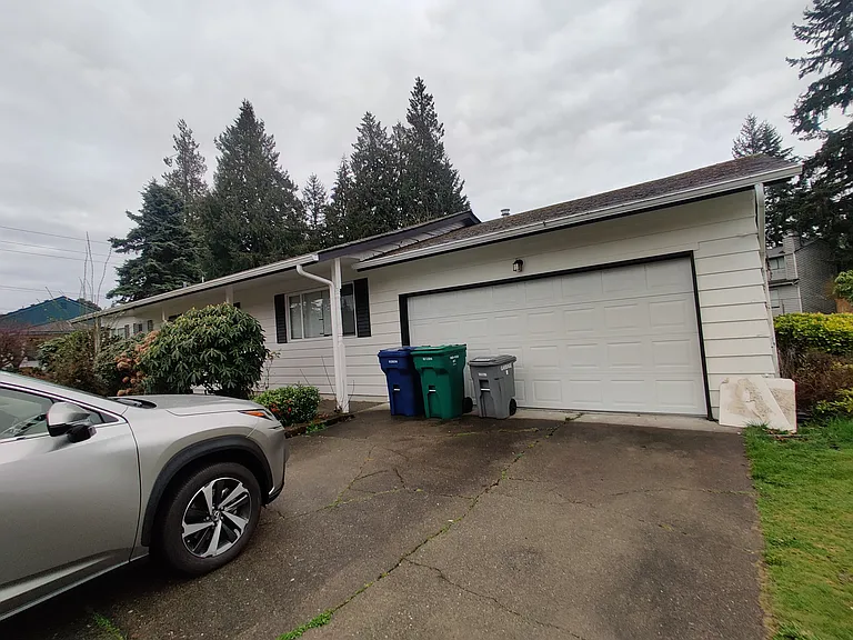 1110 28th St SE — Photo 3