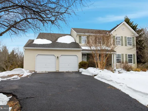 1048 Bartram Ln, Quakertown, PA 18951