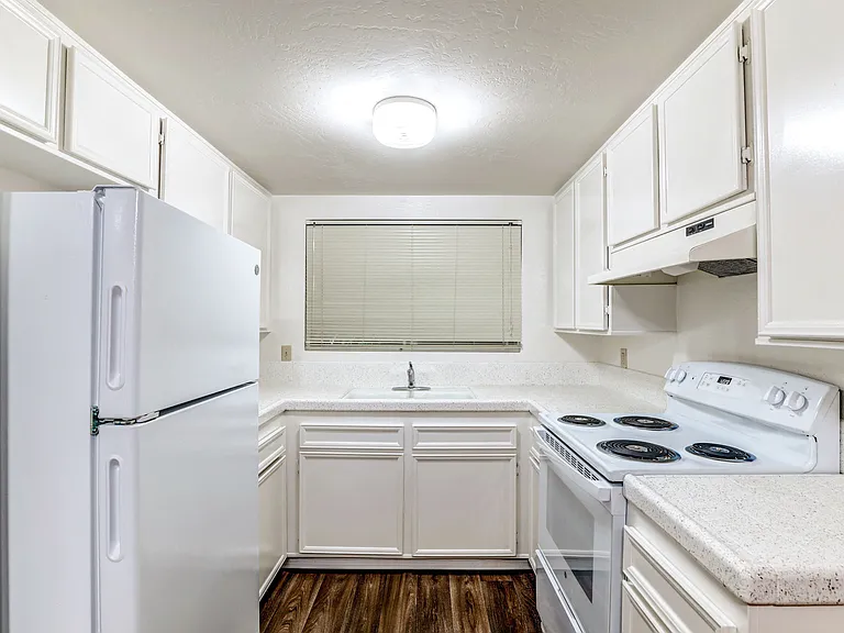 1575 Oak Apartment Homes — Photo 34