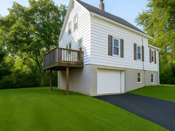 5 Moore St, Leominster, MA 01453