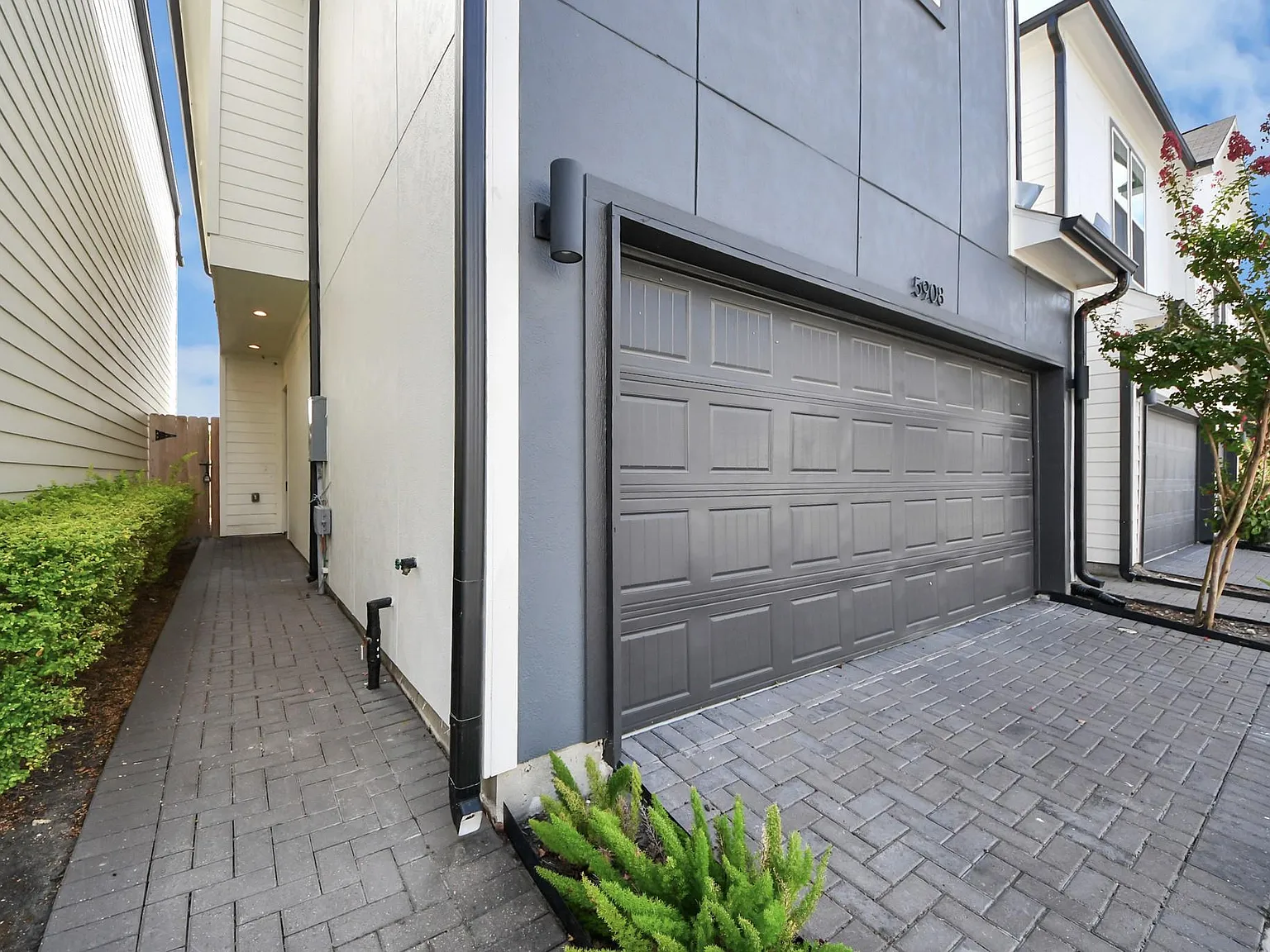 3 bed, 2.5 bath, 1620 sqft, $2,295 — Photo 3