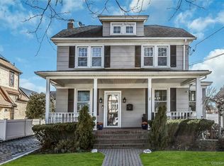 86 Taft Ave, Lynbrook, NY 11563