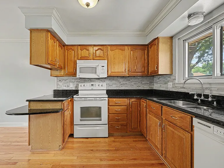 29668 Edward Pl — Photo 7