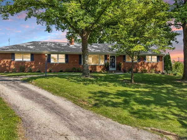 9 Hedgewood Ln, Ballwin, MO 63011