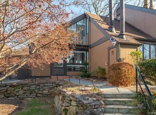 110 Round Hill Rd, Dobbs Ferry, NY 10522