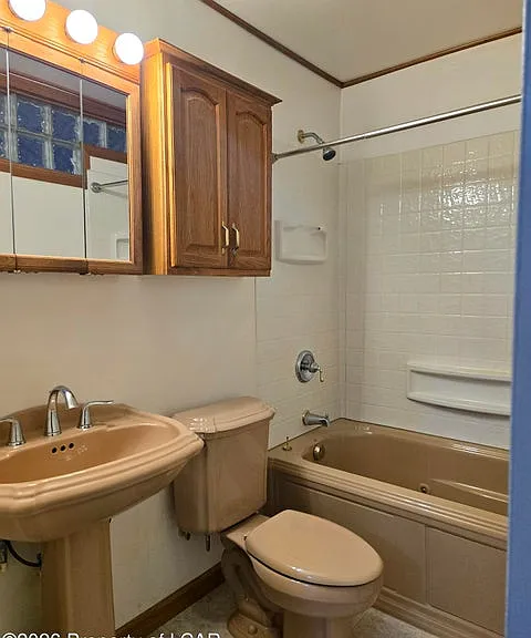 48 Saratoga Ct — Photo 16