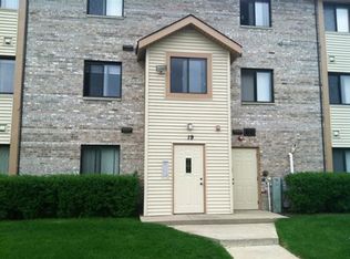 19 Cedar Ct APT 8, Vernon Hills, IL 60061