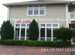 3979 NE West Devils Lake Rd STE D, Lincoln City, OR 97367