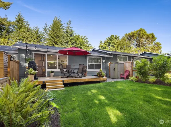 1574 Parkview Drive NE #11, Bainbridge Island, WA 98110