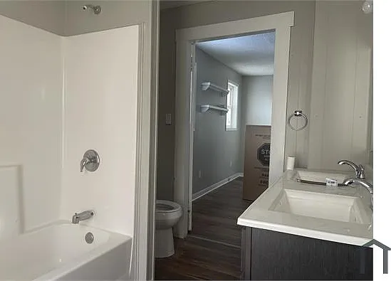 5 bed, 1749 sqft, $2,400 — Photo 3