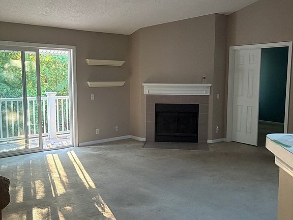 5th image of 105 Bradford Commons Ln Unit 105