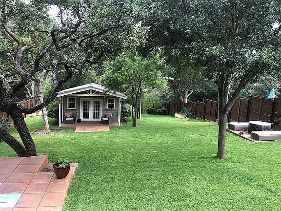 2nd image of 2637 Ravenwood Dr