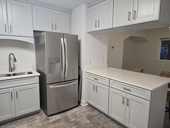 4th image of 315 Bream Ave Unit 207